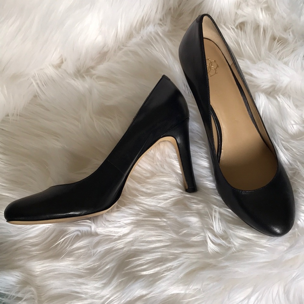 Ann Taylor Black Leather pumps